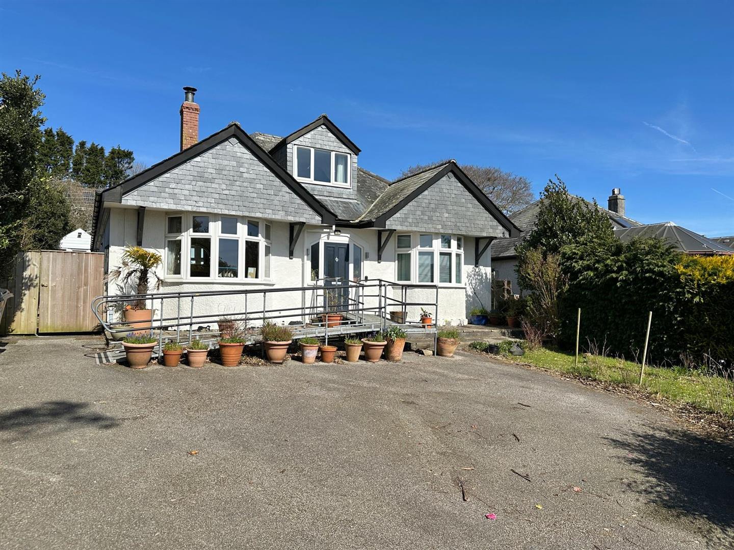 5 bed property in Upland Crescent, Truro
